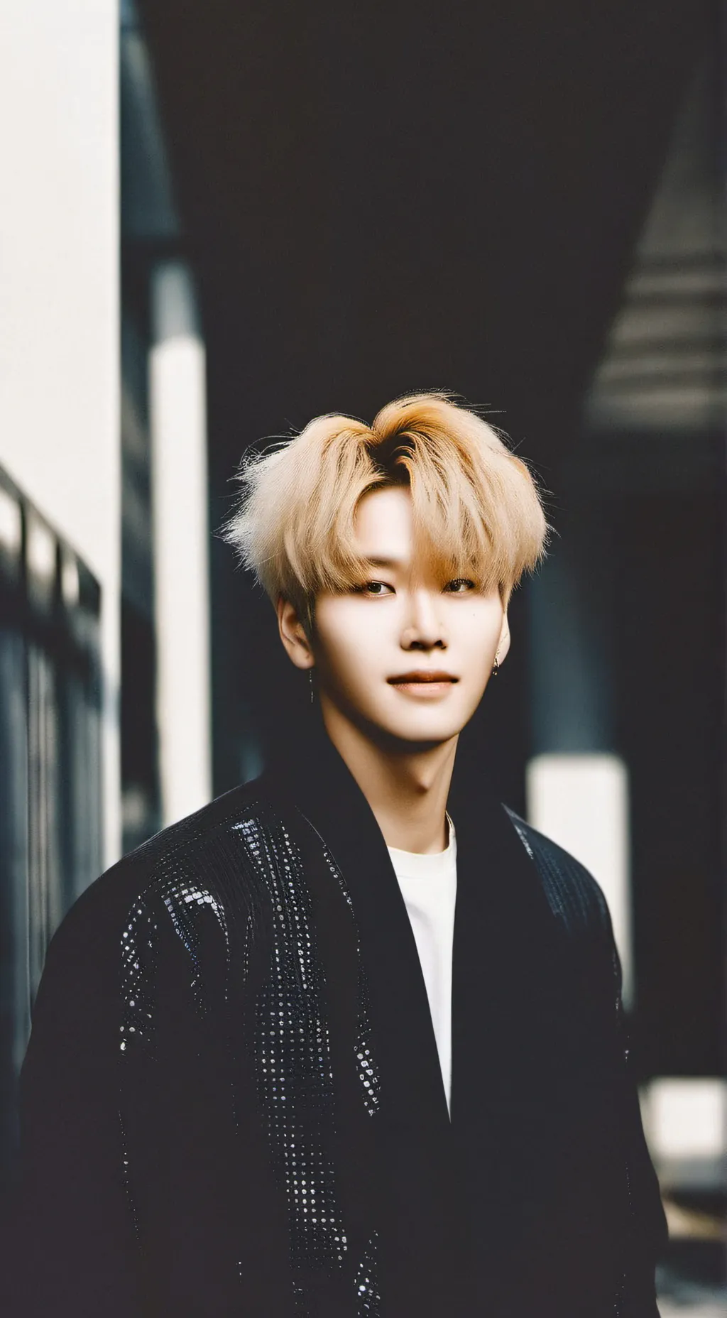 ai character: Félix background