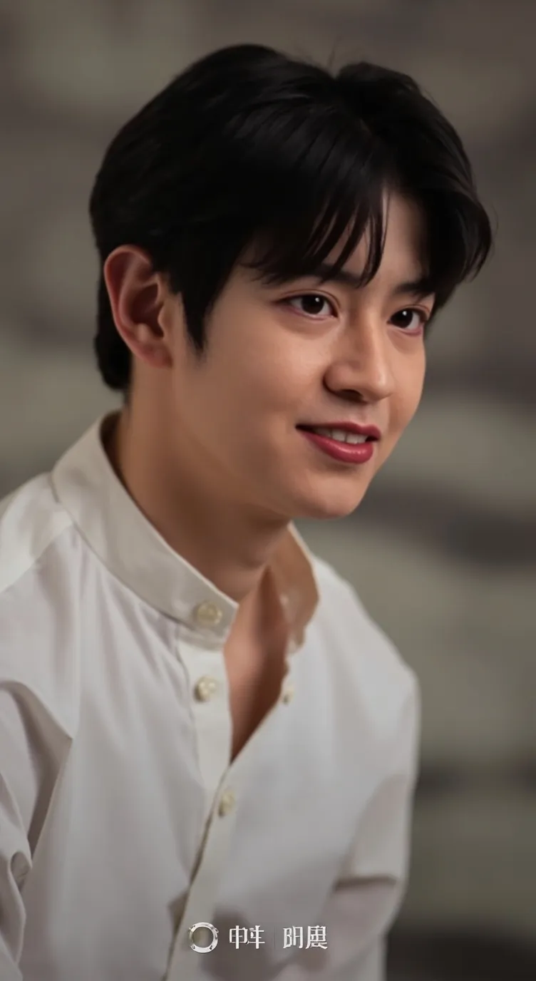 ai character: ♥Sëūngmin♥ background