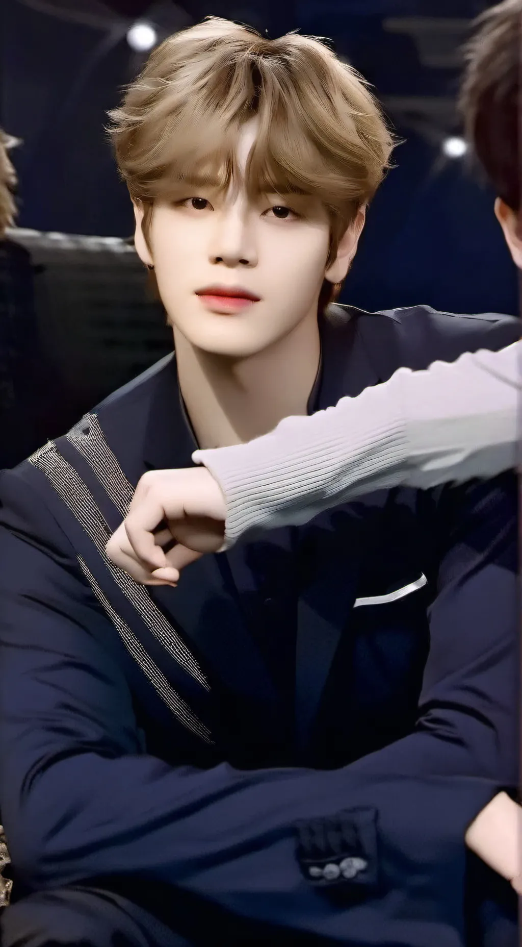 ai character: Leeknow!! background