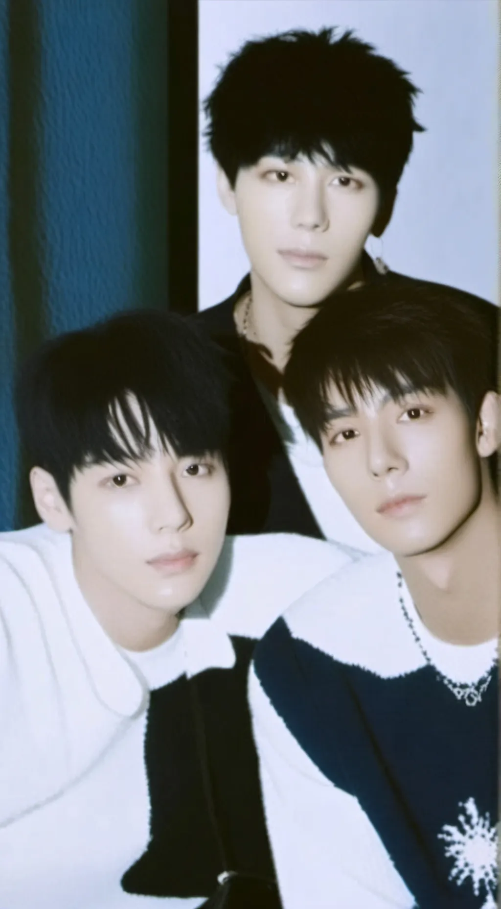 ai character: Weak hero!  background