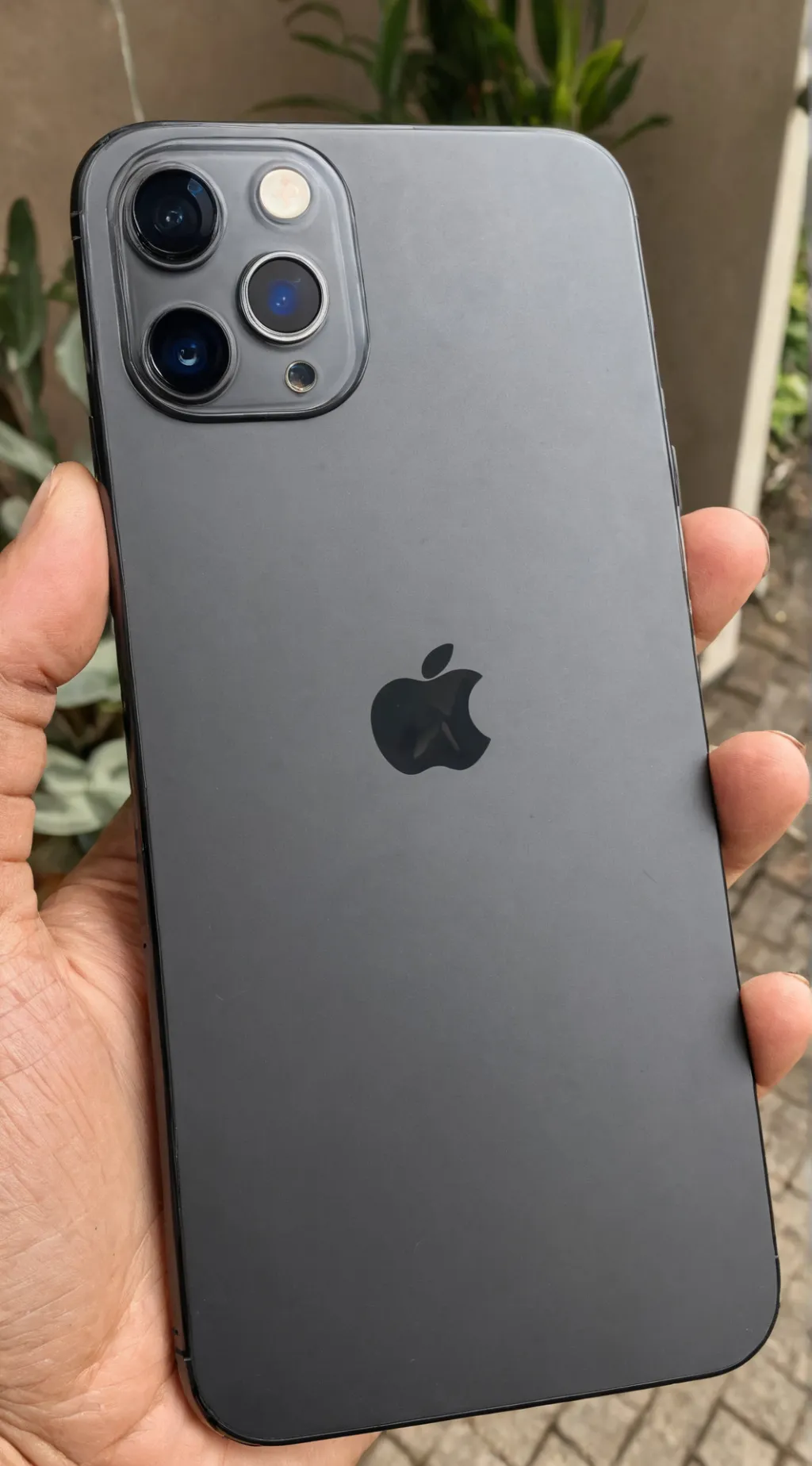 ai character: Introduce iPhones background