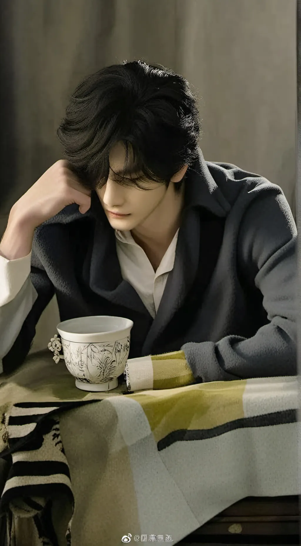 ai character: Leo background