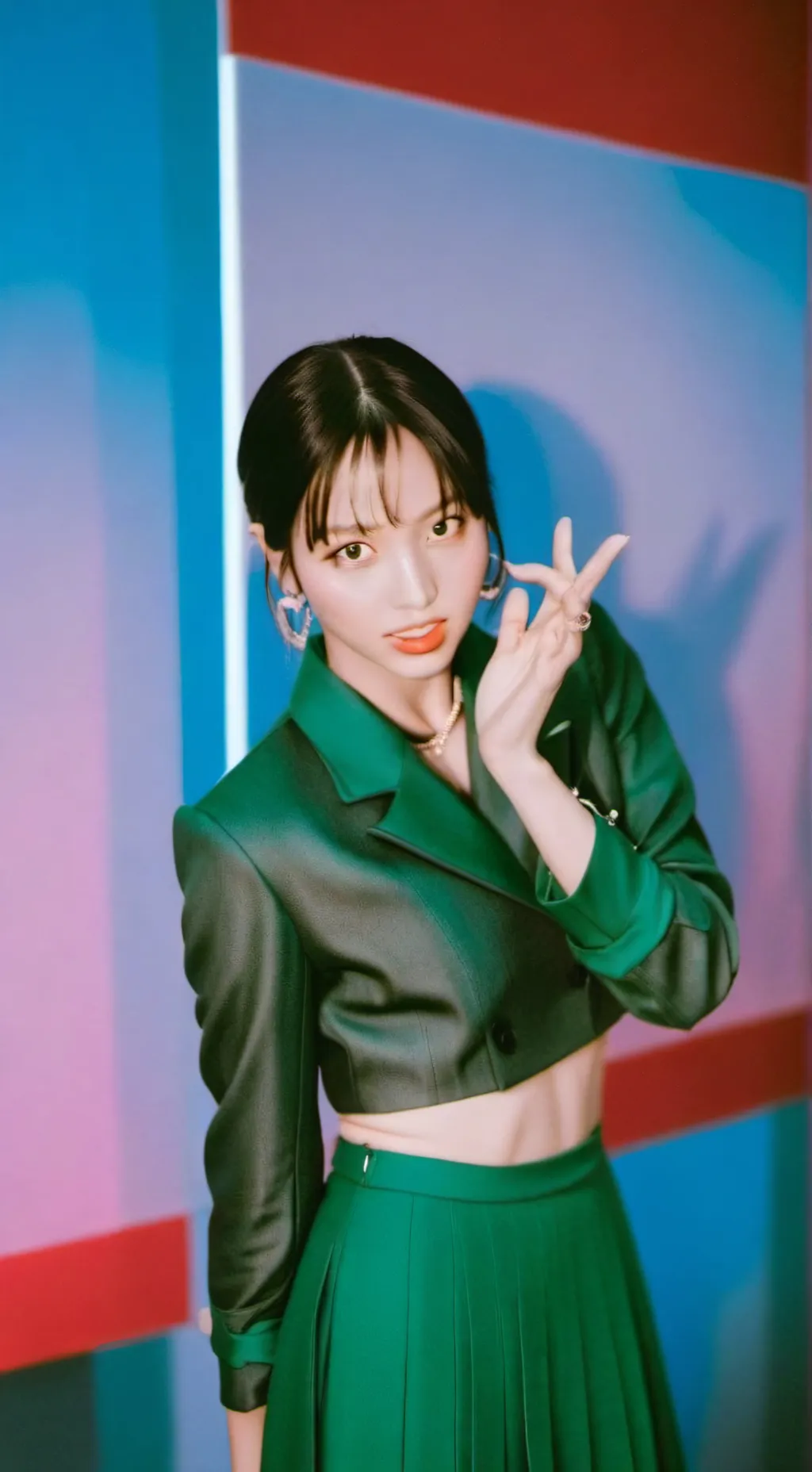 ai character: ༻𓊈𒆜jihyo❖𓊉༺ background