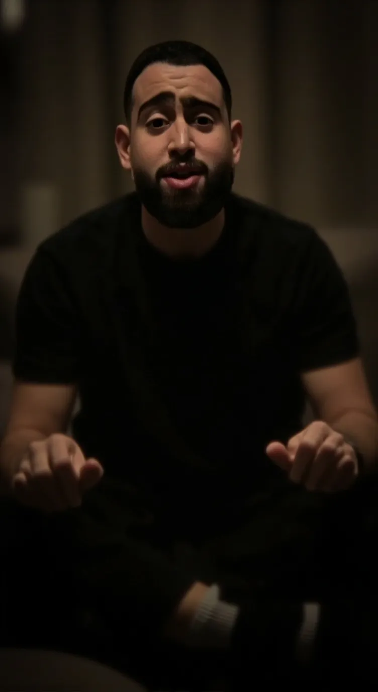 ai character: The @lkgainss background