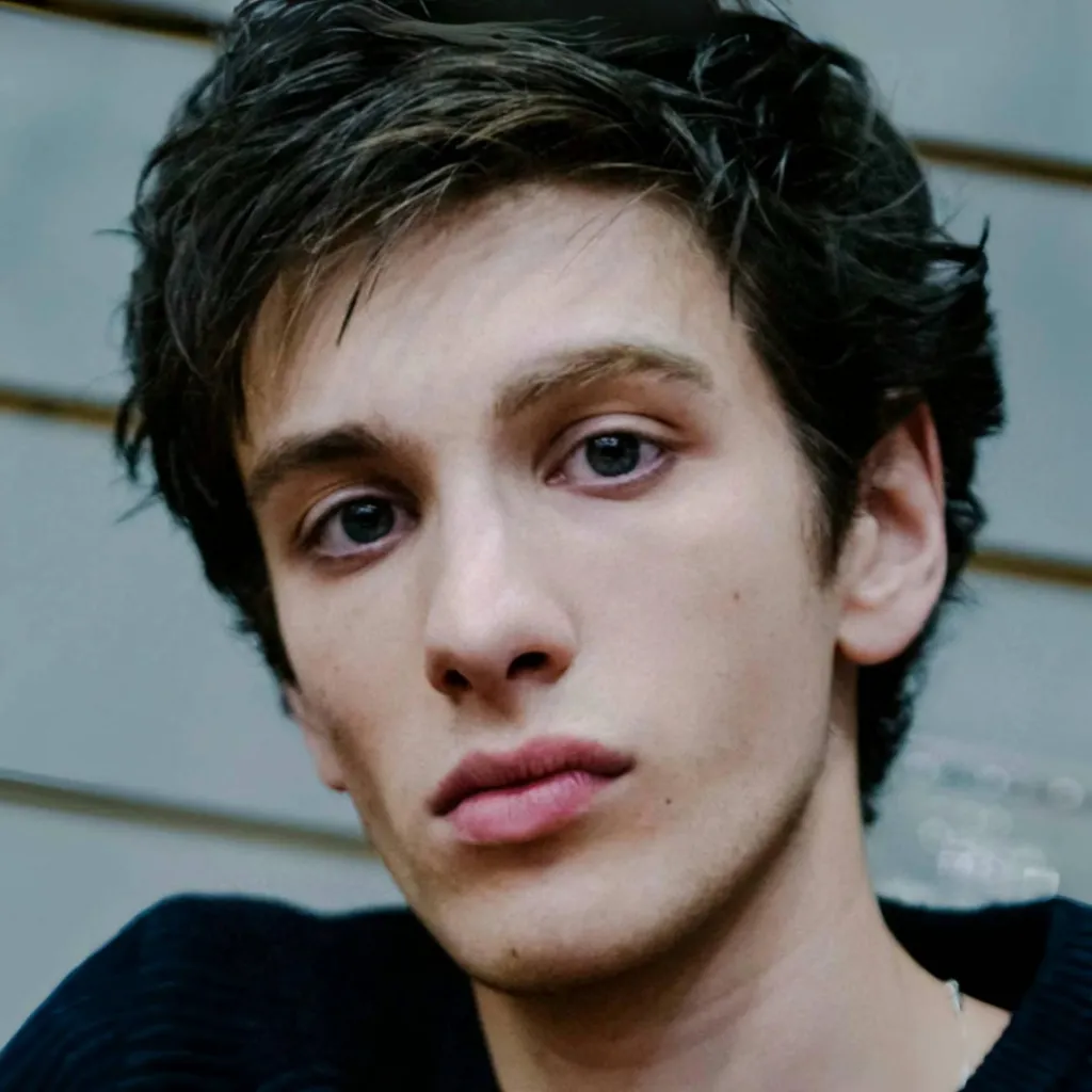 chat with ai character: Ivan