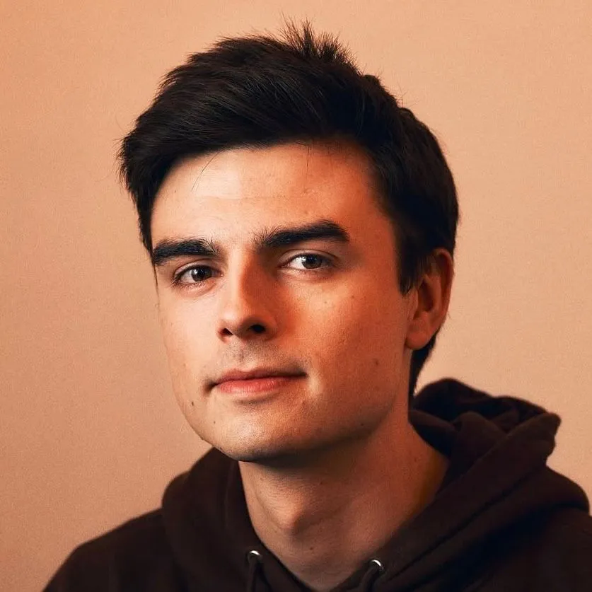 chat with ai character: HugoDécrypte