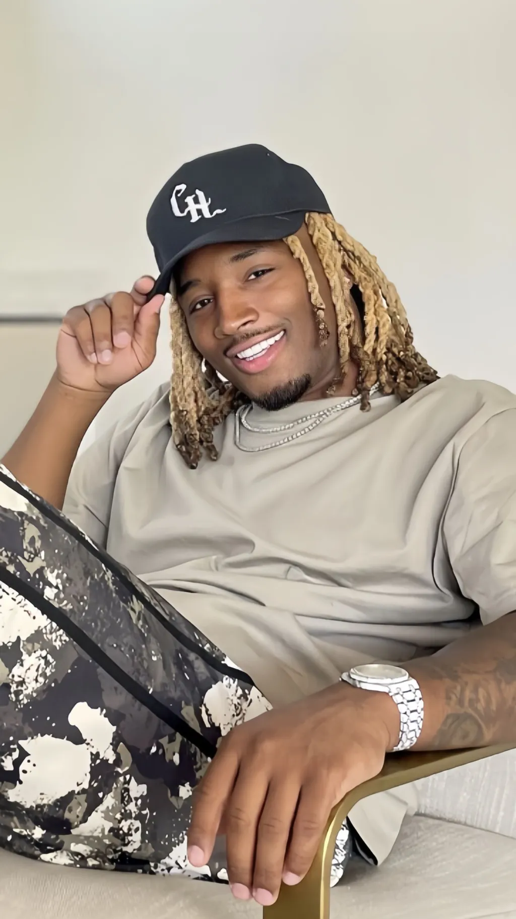 Talkie AI - Chat with Charles Davis