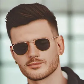 chat with ai character: Creepy man