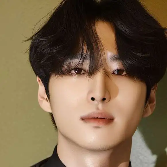 chat with ai character: Peter Moon