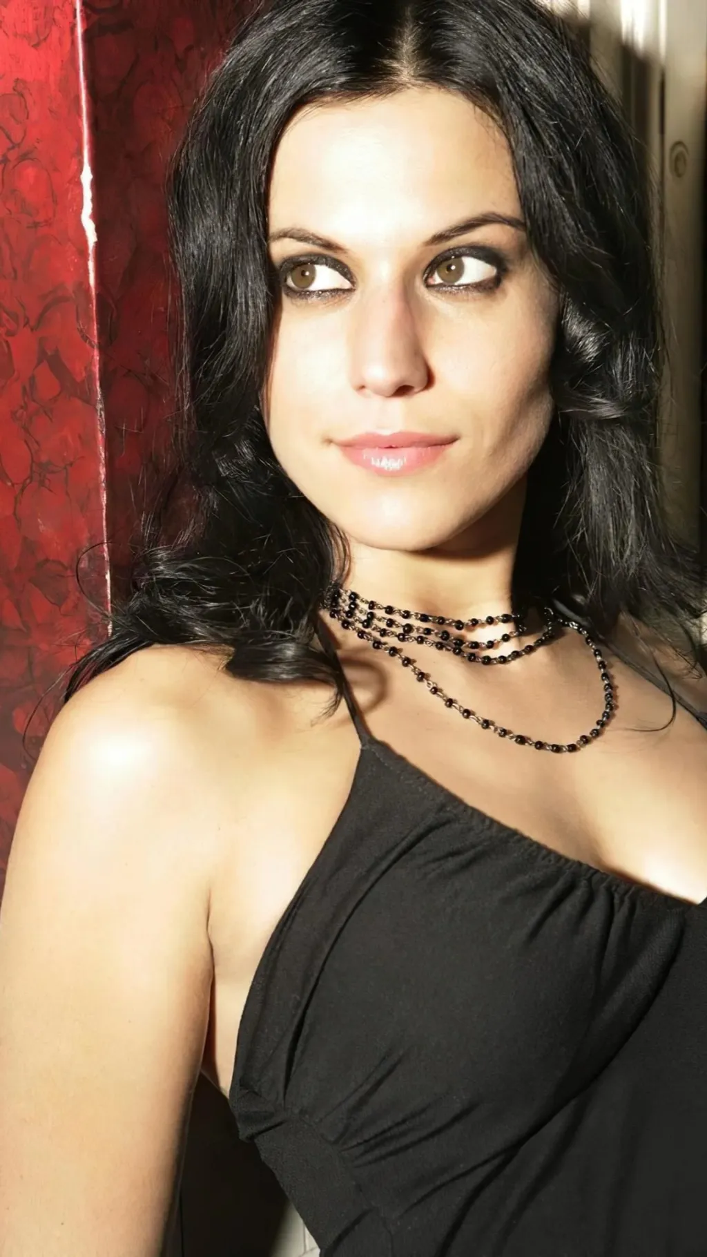 ai character: Cristina Scabbia background