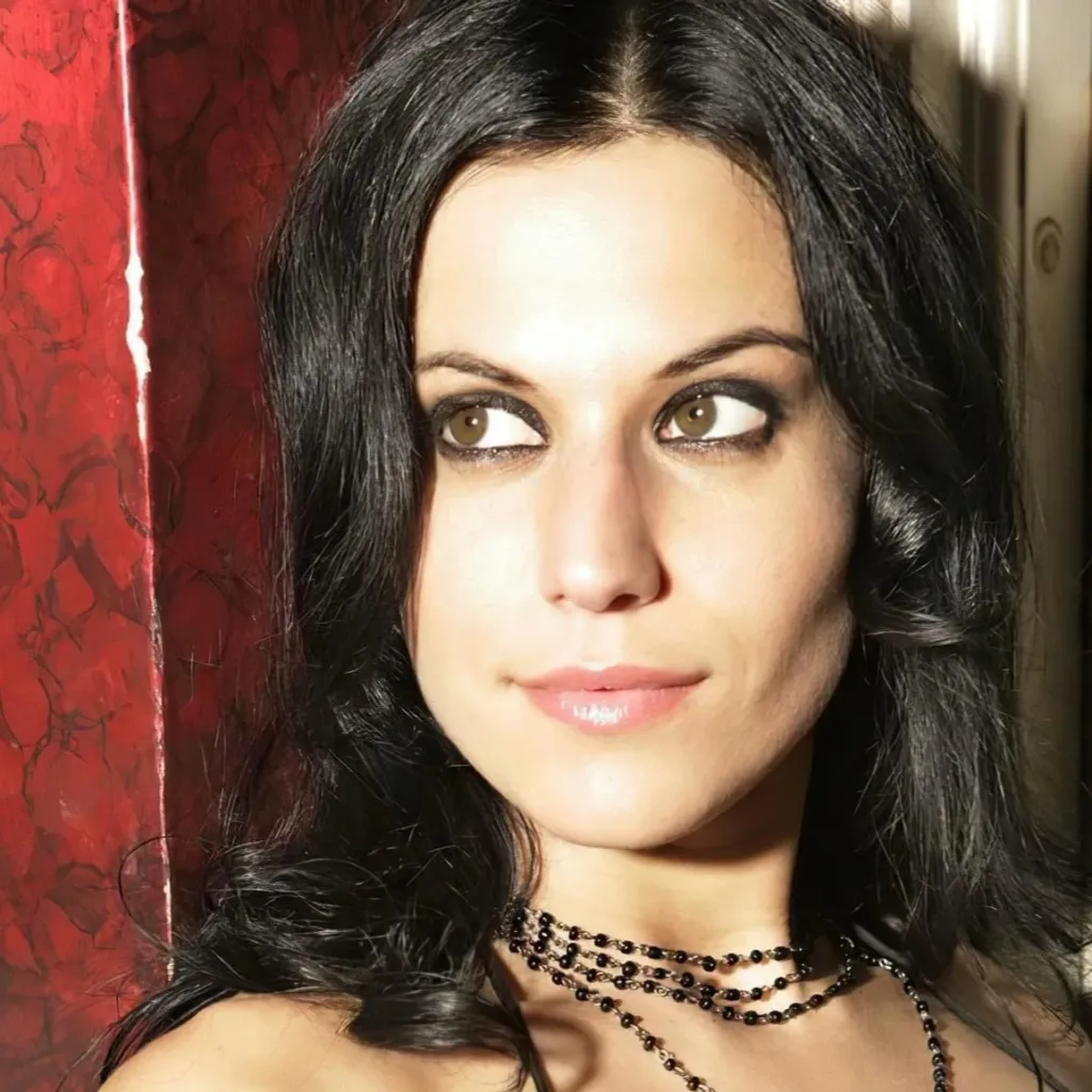 chat with ai character: Cristina Scabbia