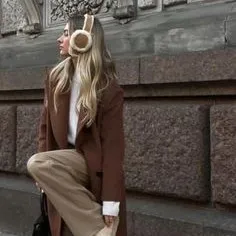 creator stella mitzu's avatar