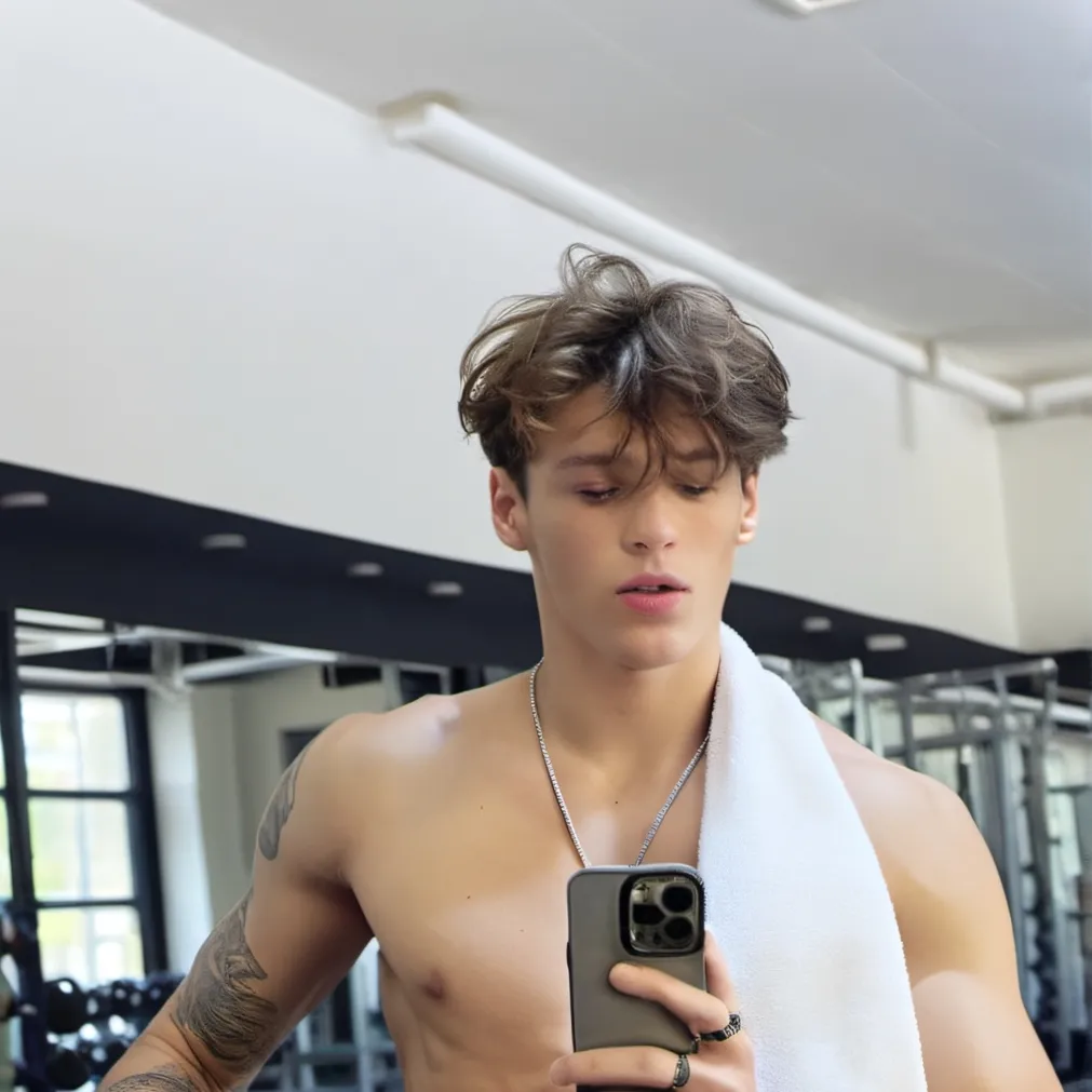 chat with ai character: Mike