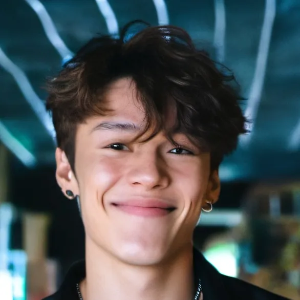 chat with ai character: Hayden