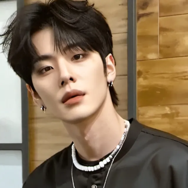 chat with ai character: heeseung 