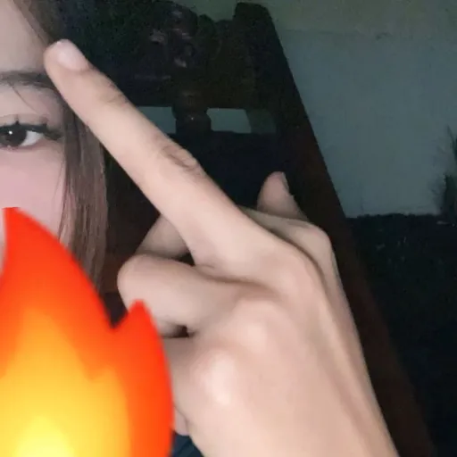 creator Iris clara haira's avatar