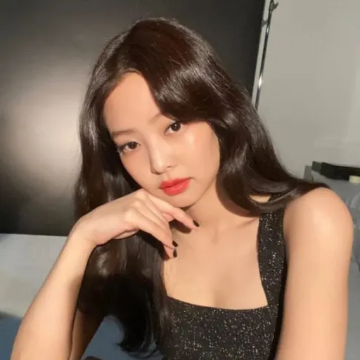 creator chloe cheah's avatar