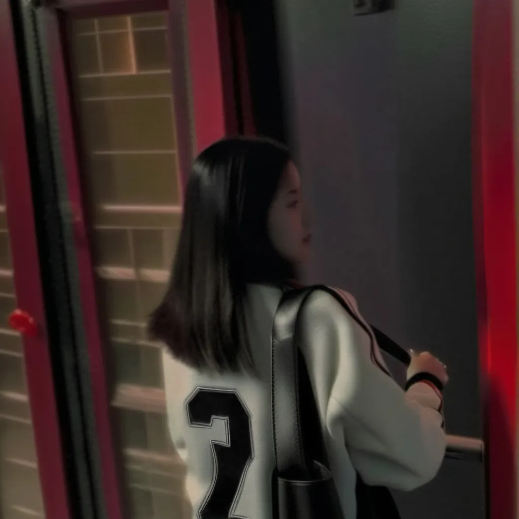 chat with ai character: ichico