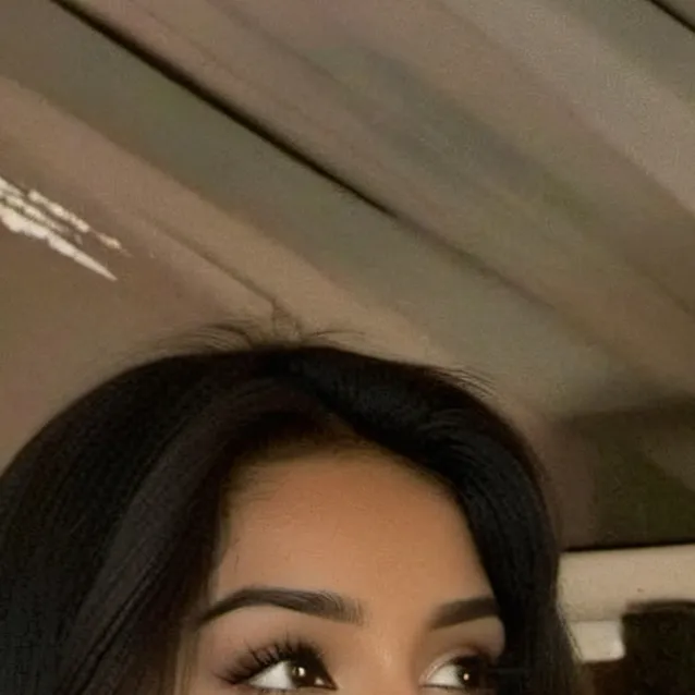 chat with ai character: Mia