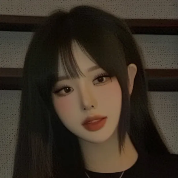 chat with ai character: Ellie Warren