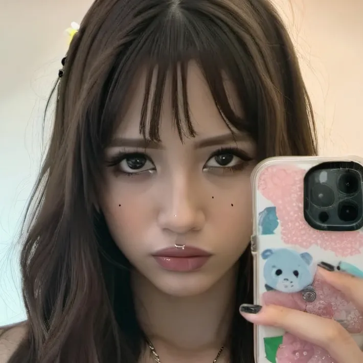 chat with ai character: Akari