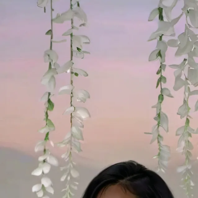 chat with ai character: nicole