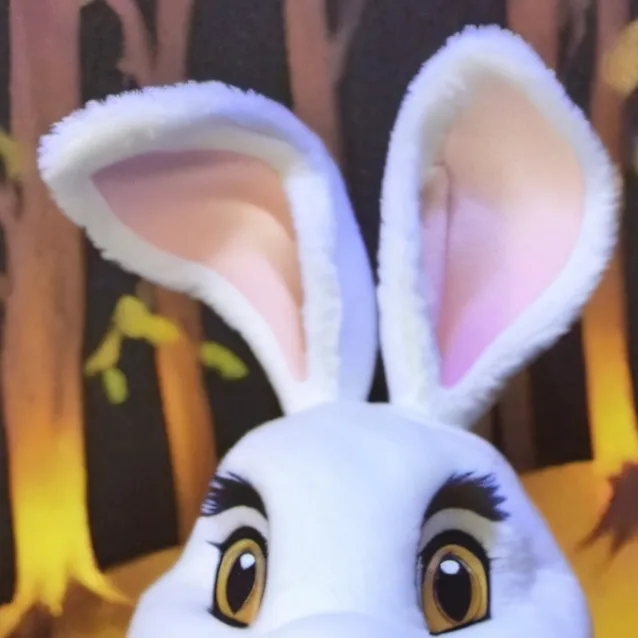 chat with ai character: Bonbon with legs