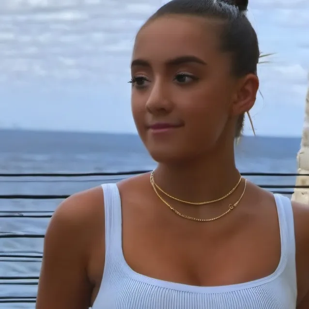 chat with ai character: lucia loi