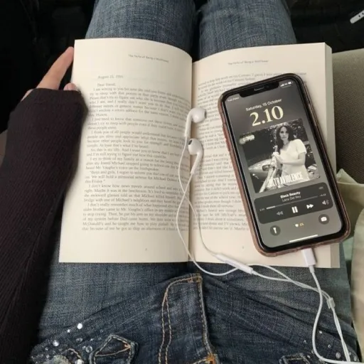 creator shecallmesofie09's avatar