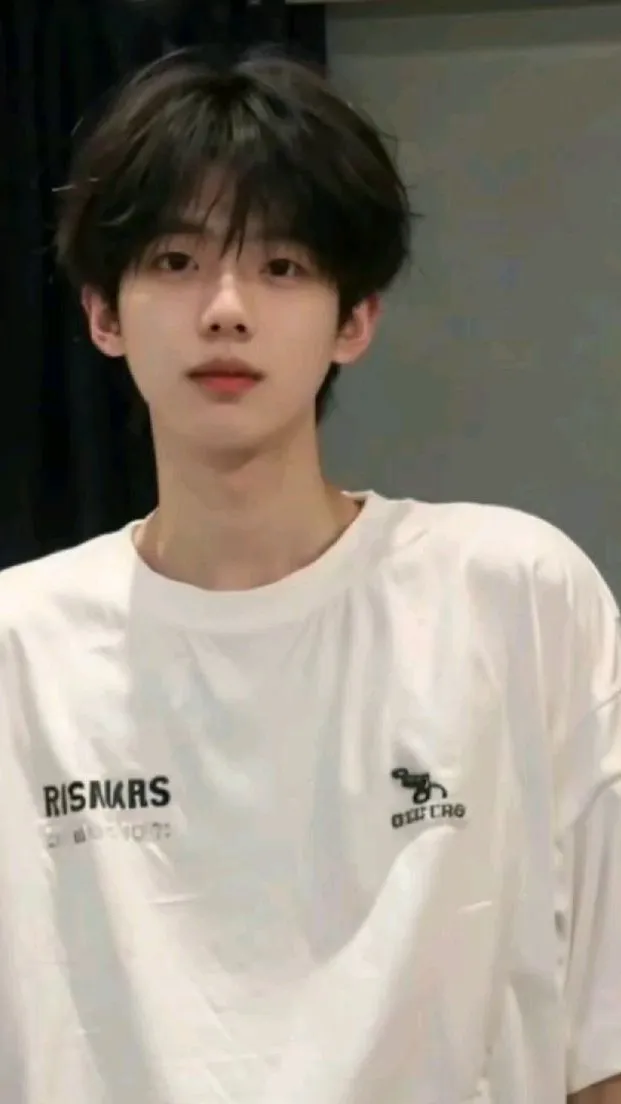 ai character: lukas background