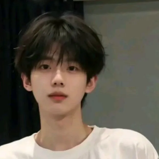 chat with ai character: lukas