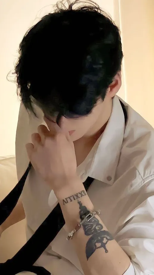 ai character: Riv { River} background