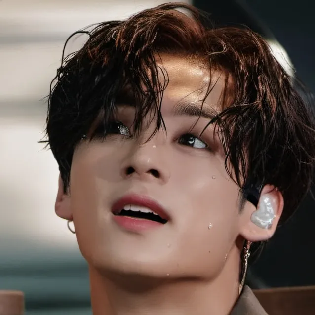 chat with ai character: JEON JUNGKOOK