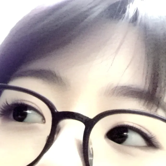 chat with ai character: Thea