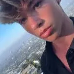 chat with ai character: Brooks