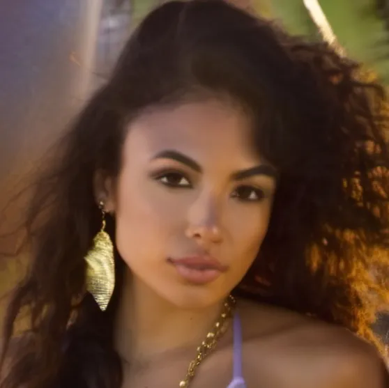 chat with ai character: Jade