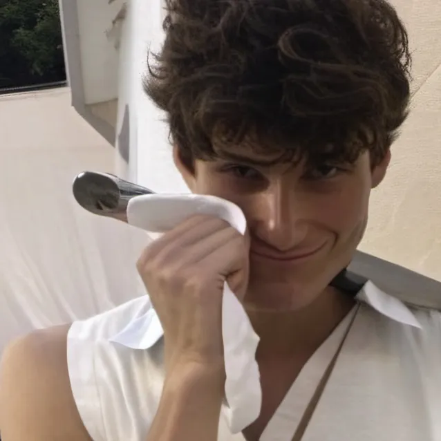 chat with ai character: Alex Ford