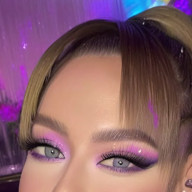 chat with ai character: 𝐀𝐲𝐥𝐢𝐯𝐬