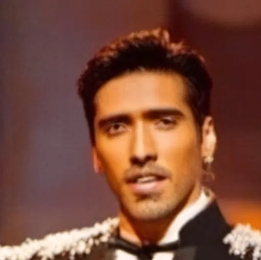 chat with ai character: Alejandro 