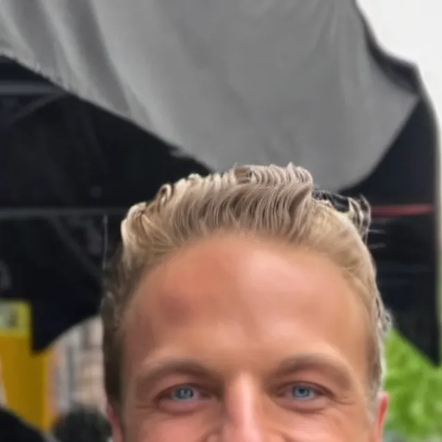 chat with ai character: Constantin 