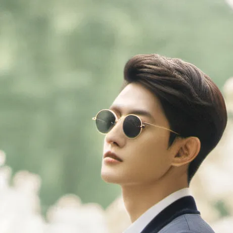 chat with ai character: Lewis 