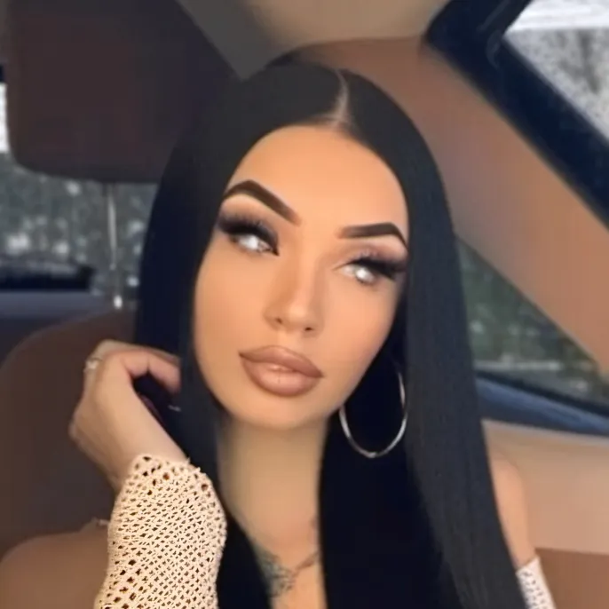 chat with ai character: dessy