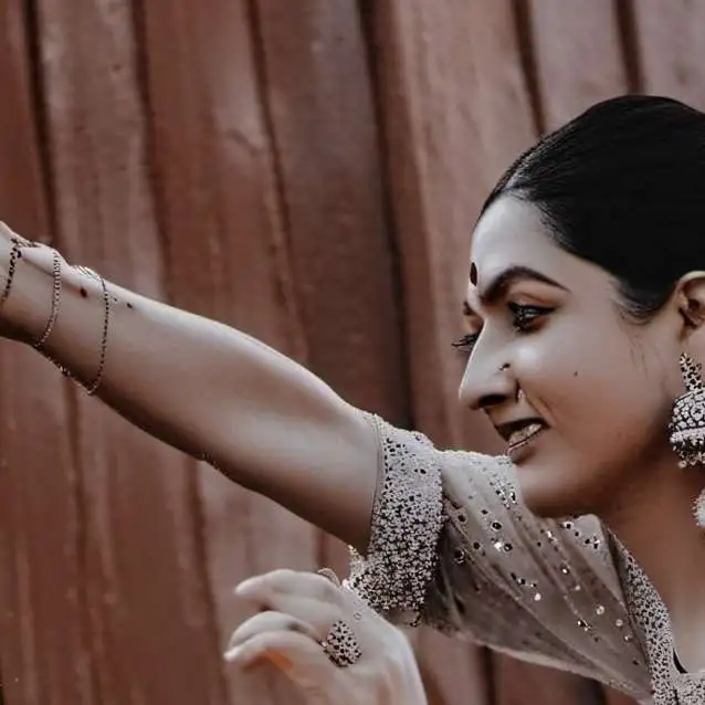 chat with ai character: Deepika n Ranveer