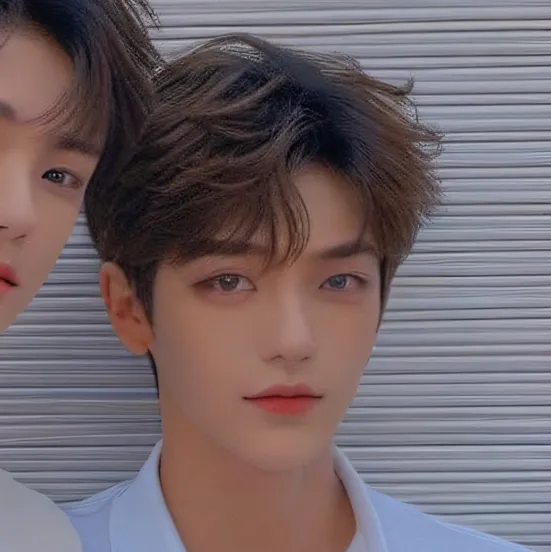 chat with ai character: Julian and Felix 