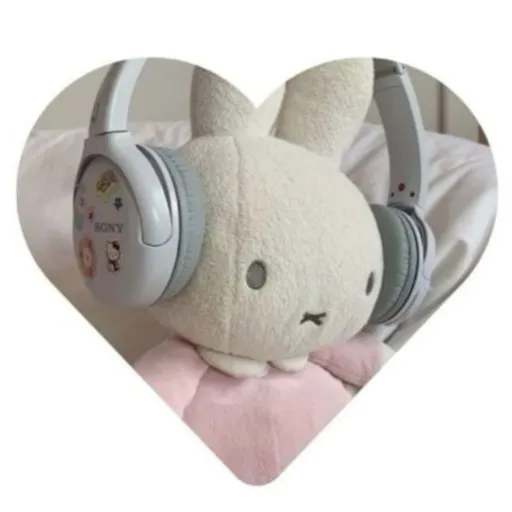 creator april.qu33n's avatar