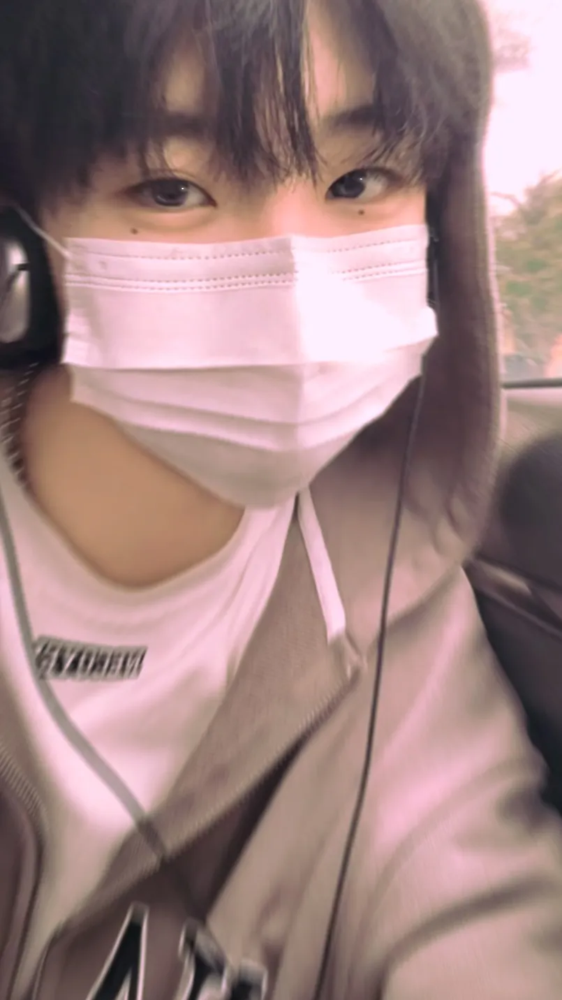 ai character: ⋆˚࿔ Lucas 𝜗𝜚˚⋆ background