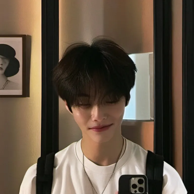 chat with ai character:  ꧁Jeong꧂