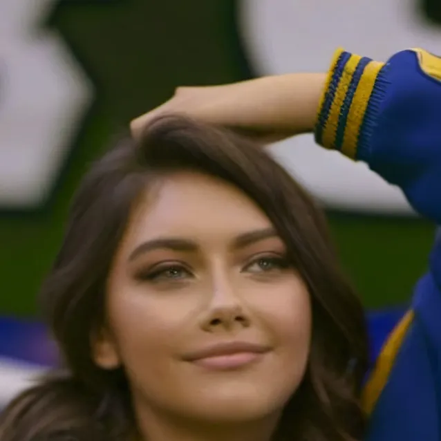 chat with ai character: Penelope Park