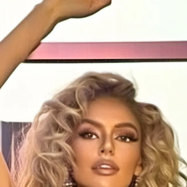 chat with ai character: Madiline