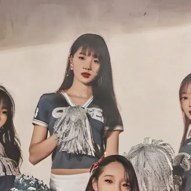 chat with ai character: you're 4 roommates